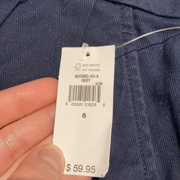 BNWT Gap pleated shorts in navy - Picture 6 of 6